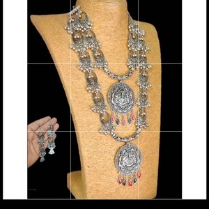 Necklace with earrings